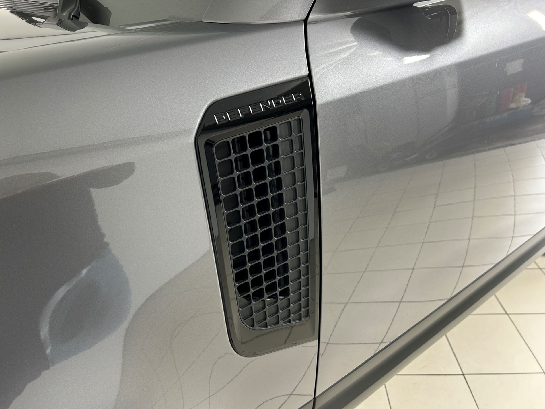 Defender 110 3.0d i6 mhev SE awd 200cv auto - Autoviemme